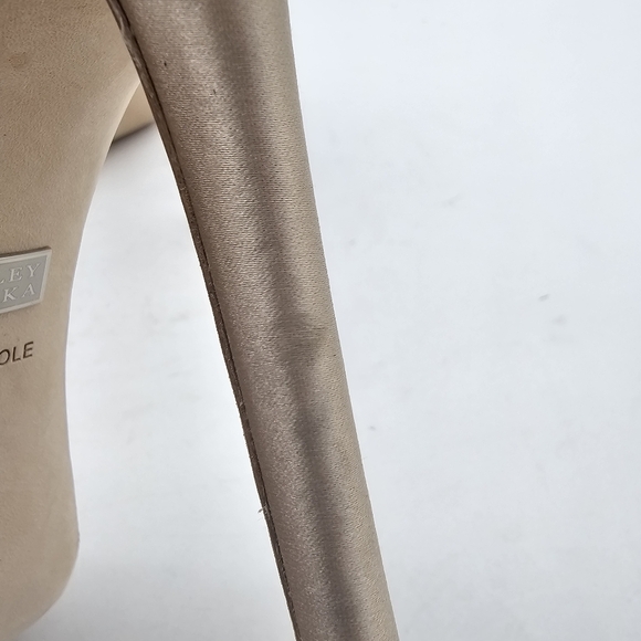 Badgley Mischka Kiara Embellished Peep-Toe Satin Pumps Size US /9 - Picture 9 of 10